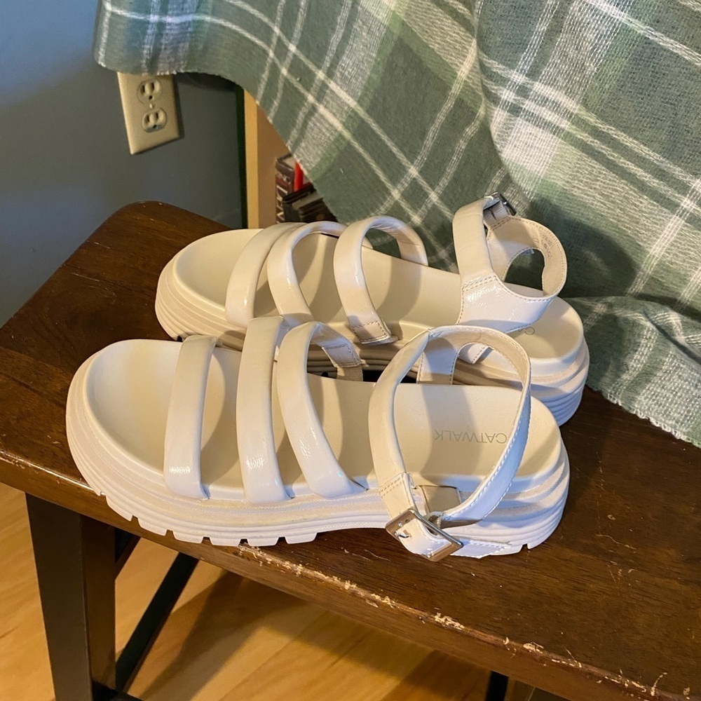 Catwalk Puffy Strap Lugg Soled Chunky Sandals In Cream 38